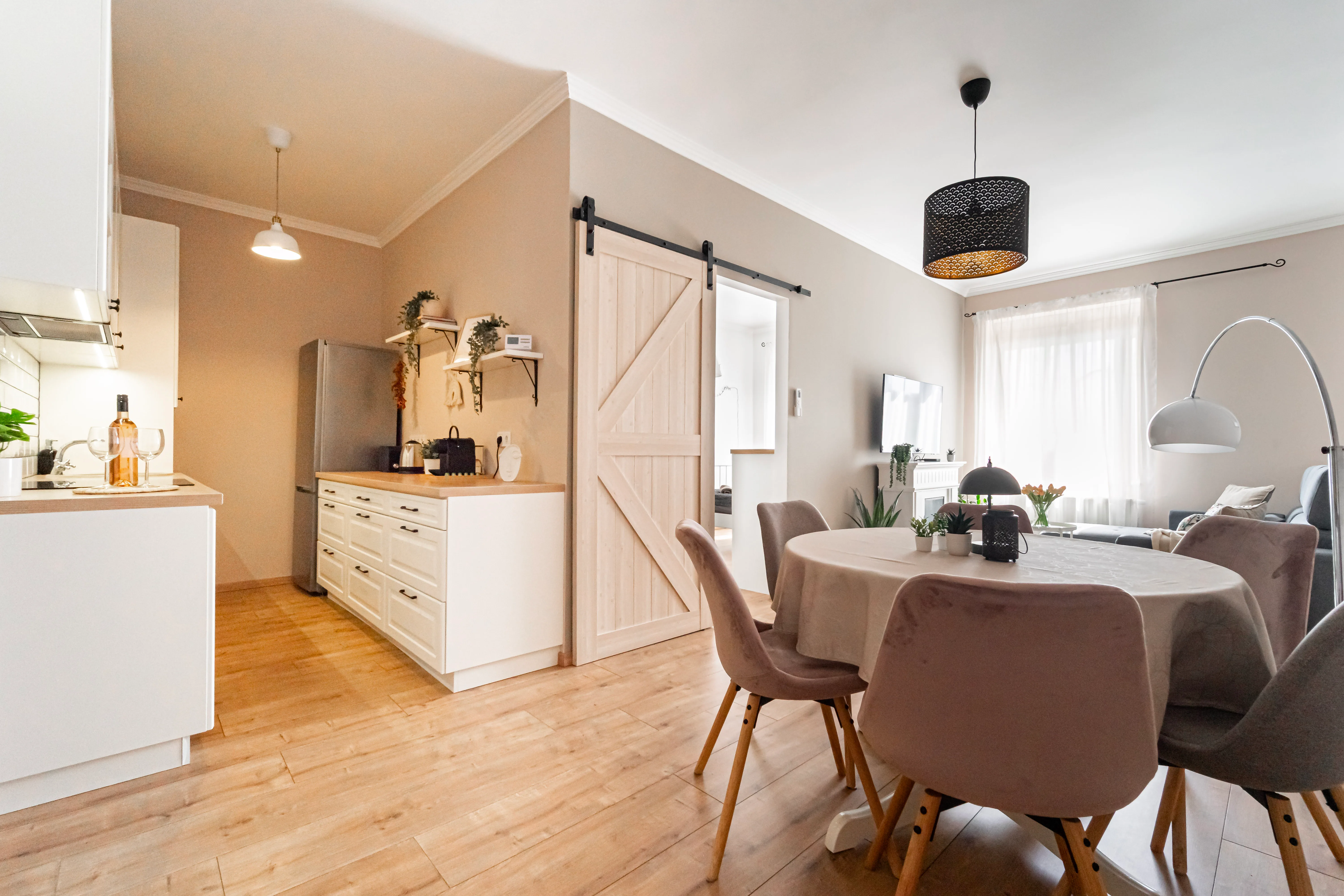 Villa Bartók nappali étkező konyha Szeged prémium apartman